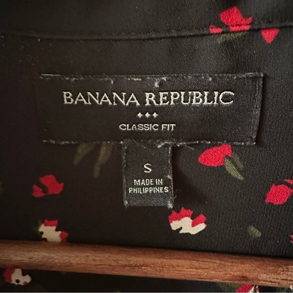Banana Republic Factory Womens’s Black Shirt with Red Floral print EUC Small - Picture 5 of 7
